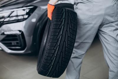 Mechanic Changing Tires in a Car Service – Free Stock Photo Download