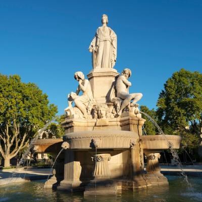 Famous Fountain in the Morning: Download Free Stock Photo