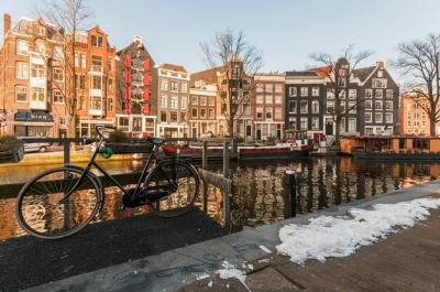 Bicycle Parked in a Winter City Scene – Free Stock Photo Download