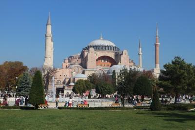 Serene Mosque Under Clear Sky – Free Stock Photo, Download for Free