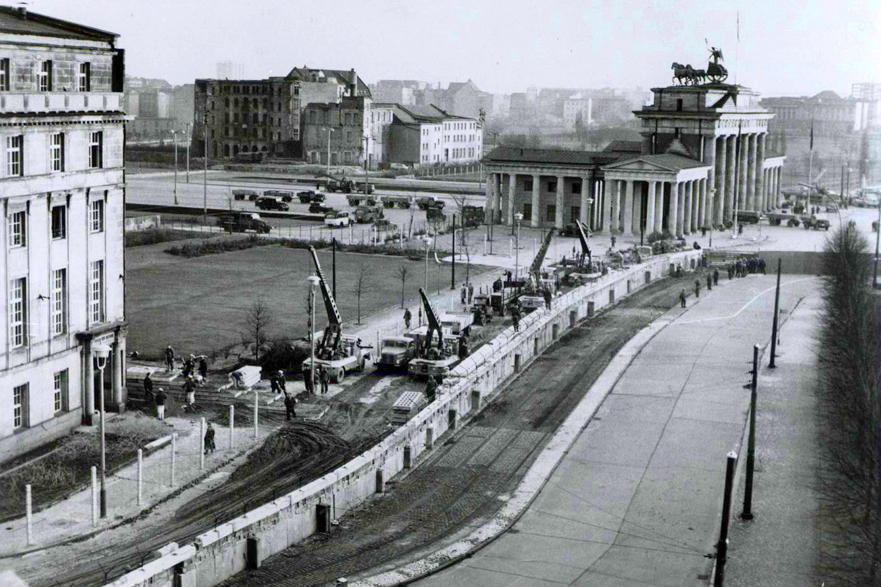 Remembering the night the Berlin Wall went up and when it came down 