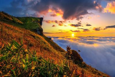 Phu Chi Fa and Mist at Sunrise in Chiang Rai Province, Thailand – Free Stock Photo for Download