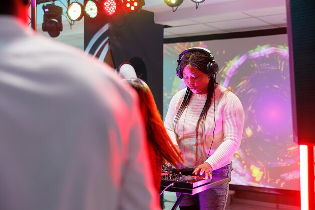 Woman DJ Mixing Music at Nightclub Concert – Free Stock Photo for Download