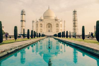 Stunning Taj Mahal in Agra, India Beneath a Dramatic Cloudy Sky – Free Download