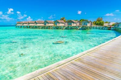 Stunning Water Villas on Tropical Maldives Island – Free to Download