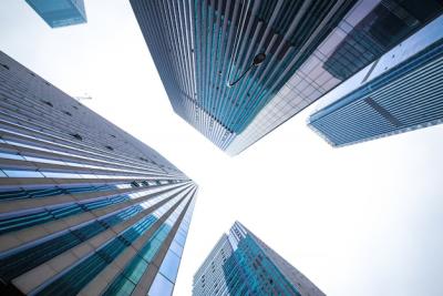 Bottom Angle View of a Sunlit Building in the USA – Free Stock Photo for Download