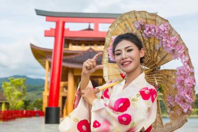 A Beautiful Asian Woman in a Japanese Kimono – Free Stock Photo for Download