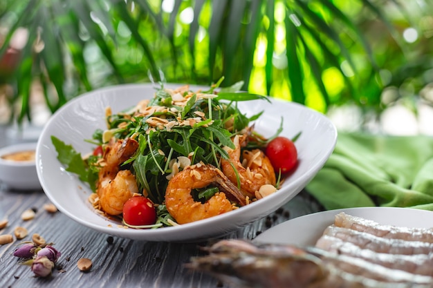 Delicious Side View of Grilled Shrimp Salad with Tomato and Arugula – Free Stock Photo Download