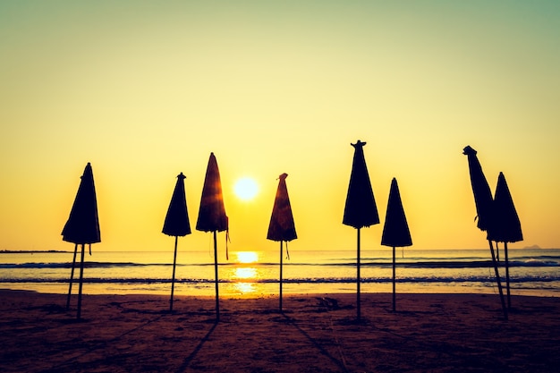 Stunning Travel Landscape with Beach Umbrellas – Free Download