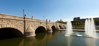 Bridge over Manzanares on a Sunny Day in Madrid – Free Stock Photo Download