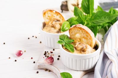 Baked Mushroom Julienne with Chicken, Cheese, and Toast in Bowls – Free Download