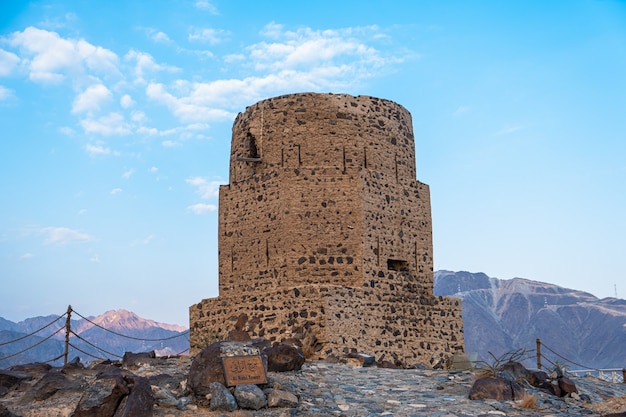 Al Rabi Tower: A Stunning Vertical View Against the Blue Cloudy Sky in the UAE – Free Download