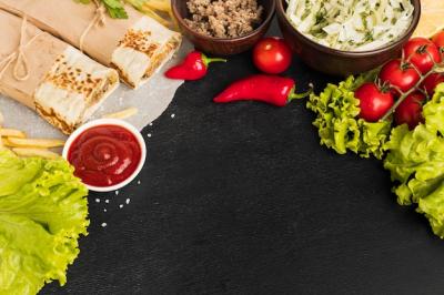 Delicious High Angle Kebab with Tomatoes and Salad – Free Stock Photo for Download