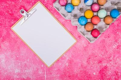 Frame Clipboard with Easter Eggs Tray – Free Stock Photo for Download