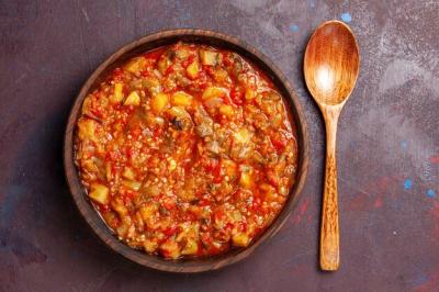 Delicious Cooked Vegetables with Sauce on a Dark Background – Free Stock Photo for Download