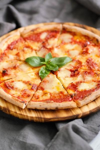 Delicious Pizza Images for Your Projects – Free to Download