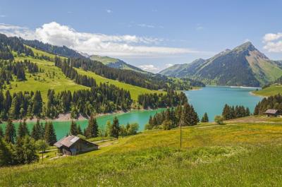 Stunning Mountain Lake View in Longrin, Switzerland – Free Download