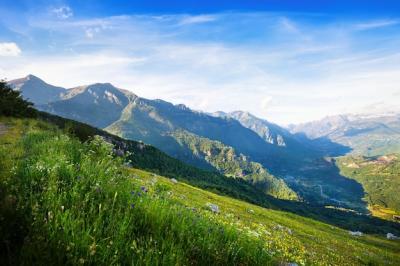 Stunning Mountains Landscape in Huesca â Free Stock Photo for Download