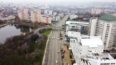 Aerial Drone Panorama View of Chisinau: Residential and Commercial Buildings, Moving Cars, and Scenic Lake – Free Download