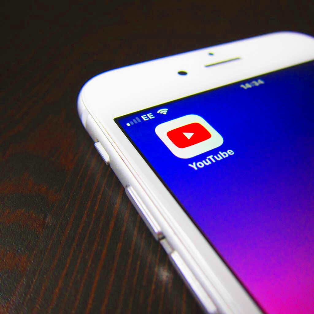 How To Listen to YouTube with the Screen Off on iPhone and Android 