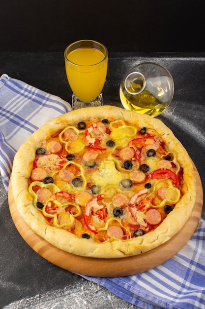 Delicious Top View of Cheesy Pizza with Tomatoes and Olives – Free Download