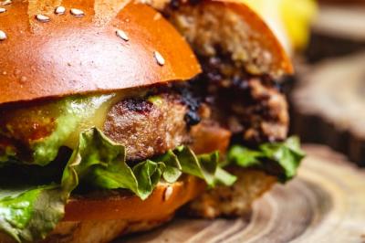 Cheeseburger with Grilled Beef Patty, Cheese, and Lettuce – Free Stock Photo, Download for Free