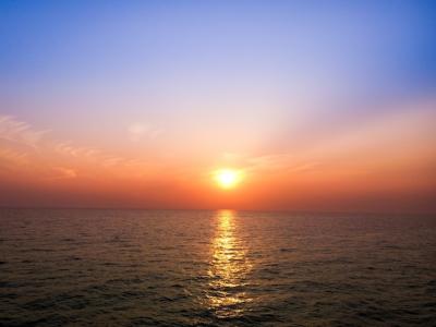 Stunning Sunset Over the Sea – Free to Download