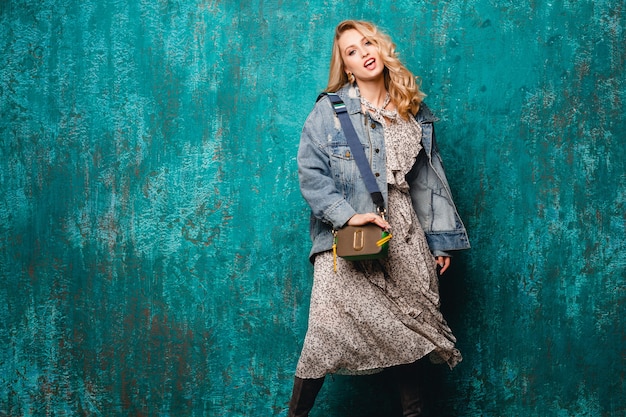 Blonde Woman in Jeans and Oversize Jacket Walking Against Vintage Green Wall – Free Stock Photo for Download