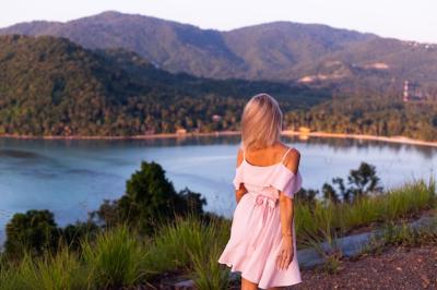 Romantic Portrait of a Young Caucasian Woman Relaxing in a Park with Tropical Sea View â Free Stock Photo, Download for Free