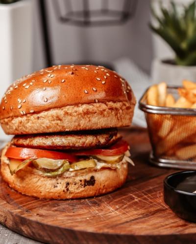 Delicious Chicken Burger with Tomato, Cucumber, and Lettuce – Free Download