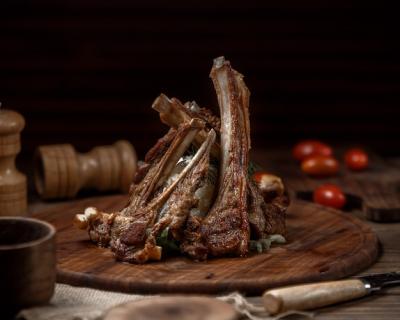 Meat Bone Barbecue on a Wooden Platter – Free Stock Photo for Download