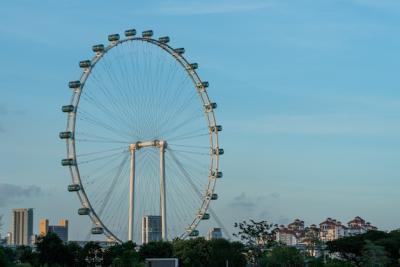 Stunning Cityscape of Singapore Featuring the Iconic Singapore Flyer – Download Free Stock Photo