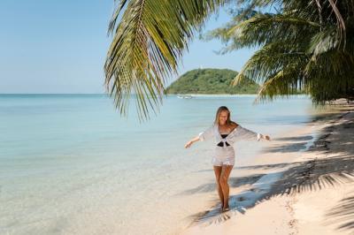 Woman Enjoying a Sunny Holiday – Free Stock Photo for Download