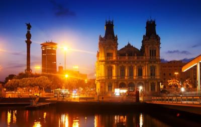 Columbus Monument at Dusk in Barcelona – Free Stock Photo Download