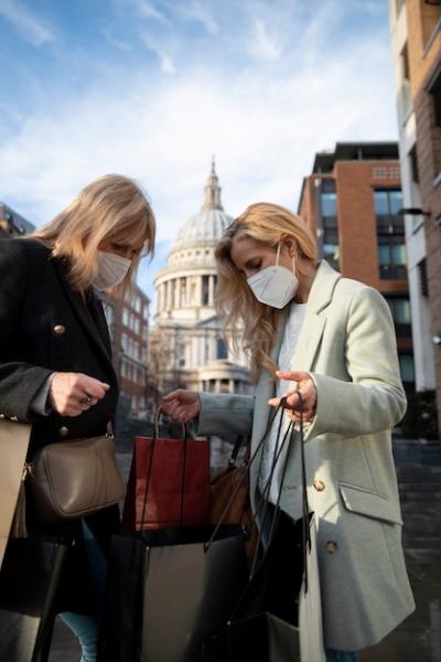 Tourists in a City Wearing Travel Masks – Free Stock Photo for Download