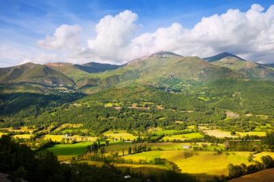 Stunning Summer Valley Landscape in Huesca – Free Stock Photo for Download