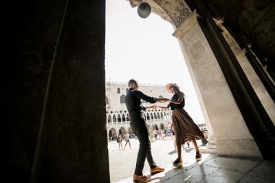 Honeymooning Couple in Venice – Free Stock Photo, Download Free