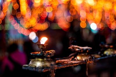 Illuminated Diya Close-Up on Table with Lens Flare – Free Stock Photo Download