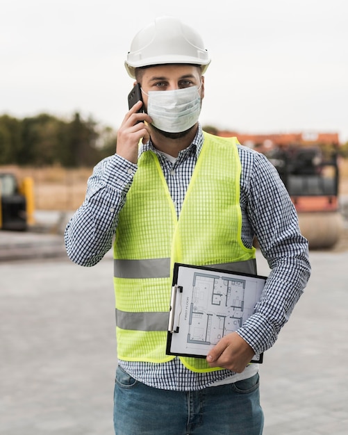 Builder Man Talking on Phone – Free Stock Photo for Download