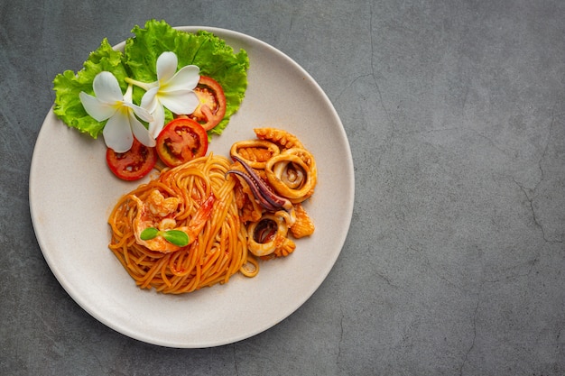 Spaghetti Seafood with Tomato Sauce and Beautiful Ingredients – Free Stock Photo for Download