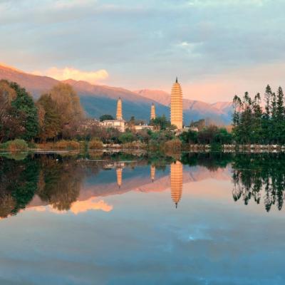 Lake Reflections at Sunrise in Dali, Yunnan, China – Free Stock Photo for Download