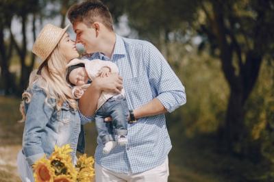 Family with Newborns – Free Stock Photos for Your Creative Projects, Download Free