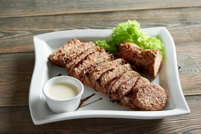 Delicious Stuffed Meat Slices with Garlic Sauce on a Big White Plate – Free Stock Photo for Download