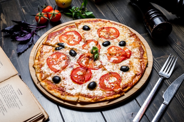 Margarita Pizza with Tomato and Cheese – Free Download