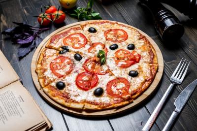 Margarita Pizza with Tomato and Cheese – Free Download