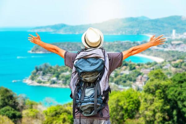 How many bags are free on Copa Airlines?