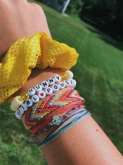 How to Make a VSCO Bracelet with Rubber Bands