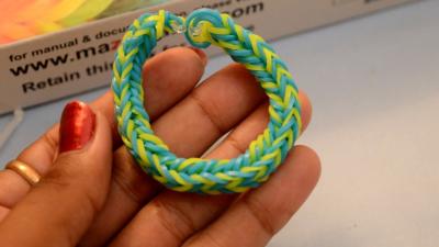 How to Make a VSCO Girl Bracelet with Rubber Bands