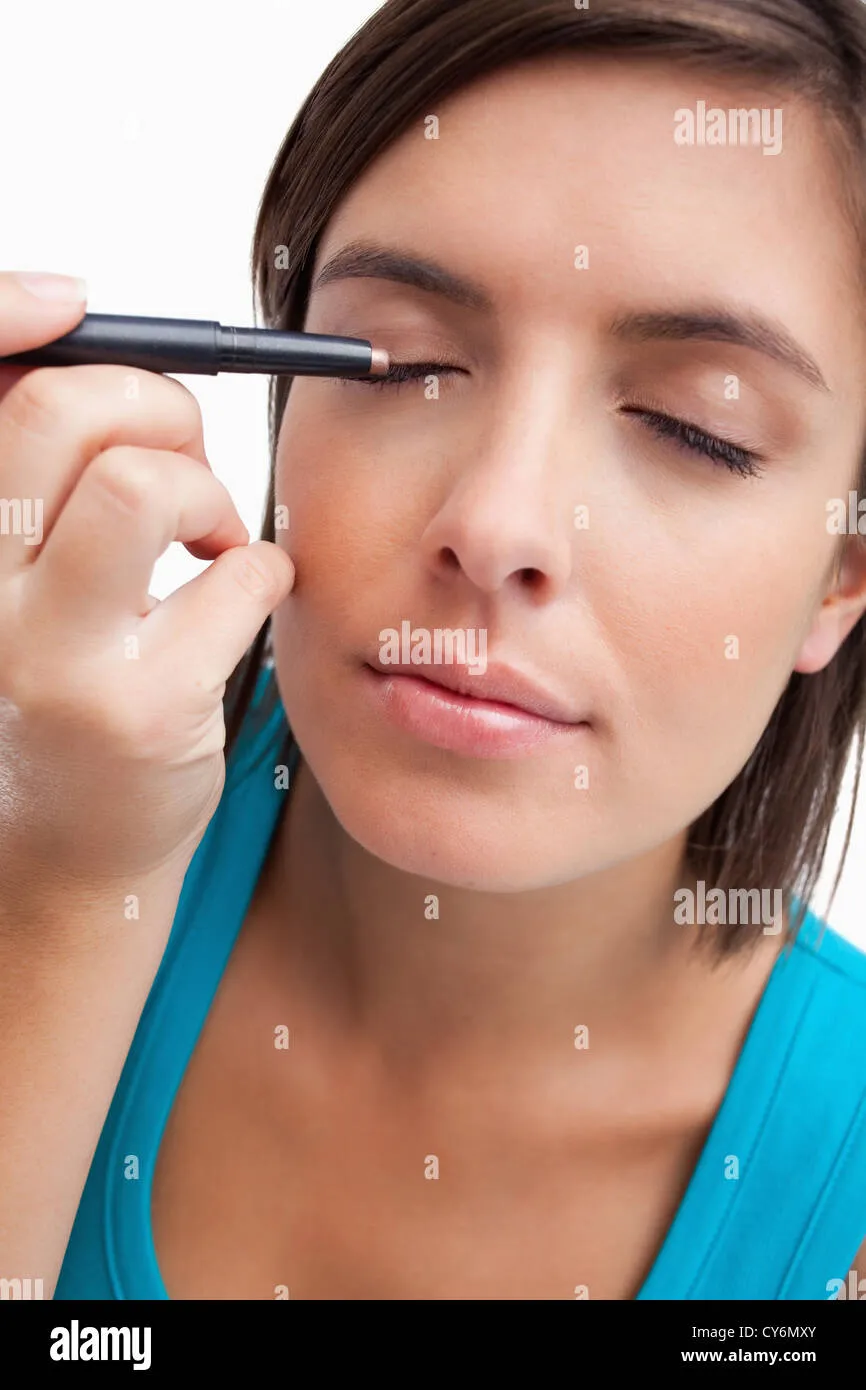 Mastering the Art of Applying White Eye Pencil for Bright and Defined Eyes