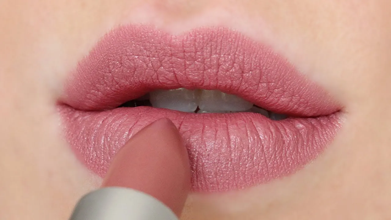 How To Apply Lip Makeup Step By With Pictures  Saubhaya Makeup